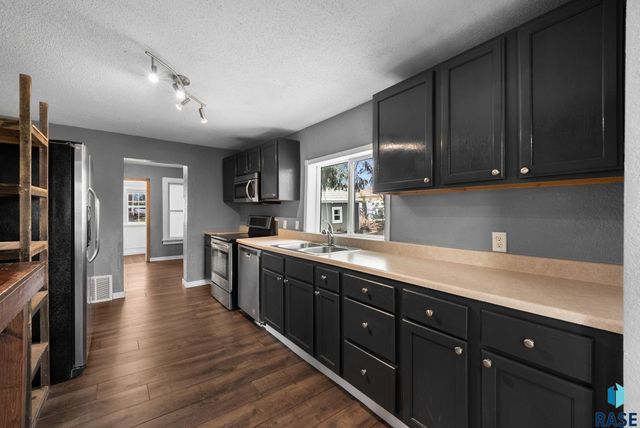 2111 S Spring Ave Avenue, Sioux Falls, SD 57105