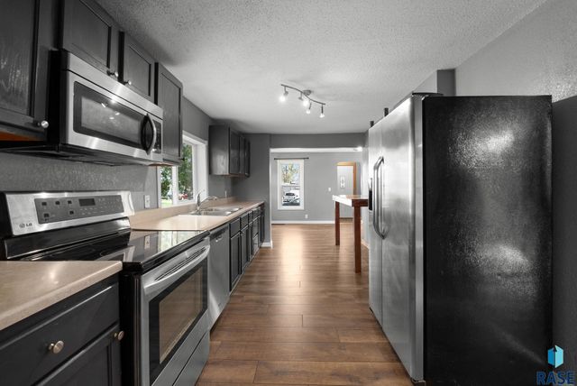 2111 S Spring Ave Avenue, Sioux Falls, SD 57105