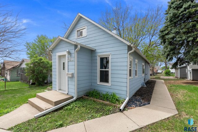2111 S Spring Ave Avenue, Sioux Falls, SD 57105