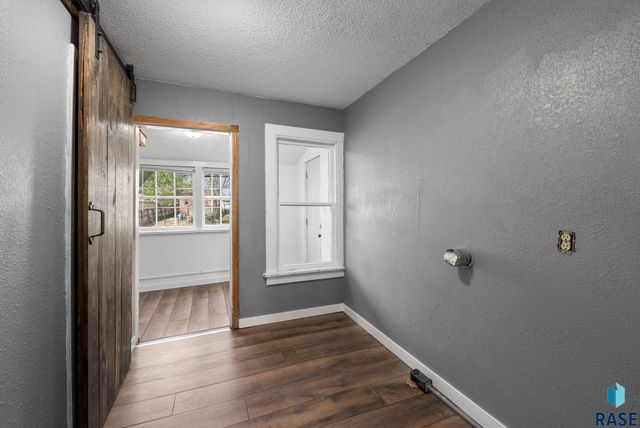 2111 S Spring Ave Avenue, Sioux Falls, SD 57105