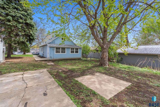 2111 S Spring Ave Avenue, Sioux Falls, SD 57105