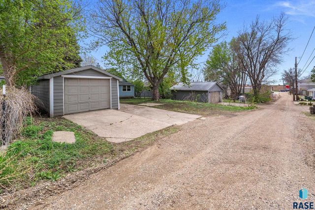2111 S Spring Ave Avenue, Sioux Falls, SD 57105