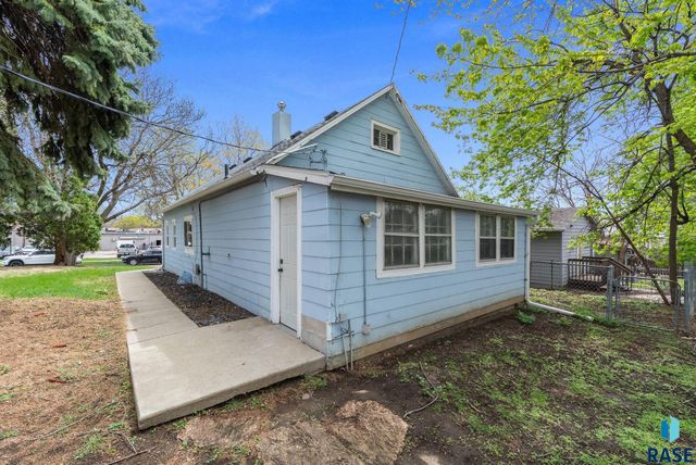 2111 S Spring Ave Avenue, Sioux Falls, SD 57105