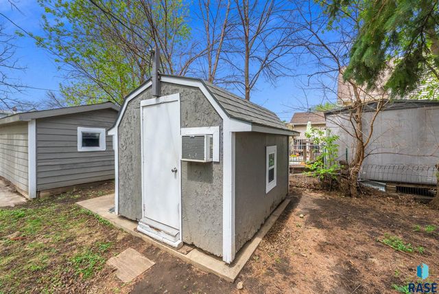 2111 S Spring Ave Avenue, Sioux Falls, SD 57105