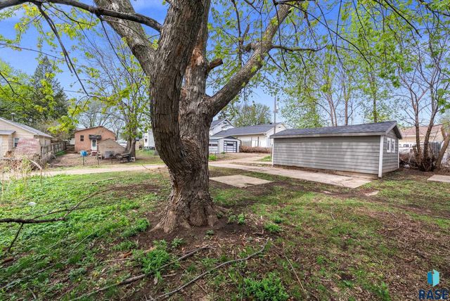 2111 S Spring Ave Avenue, Sioux Falls, SD 57105