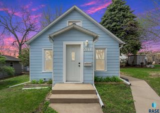 2111 S Spring Ave Avenue, Sioux Falls, SD 57105