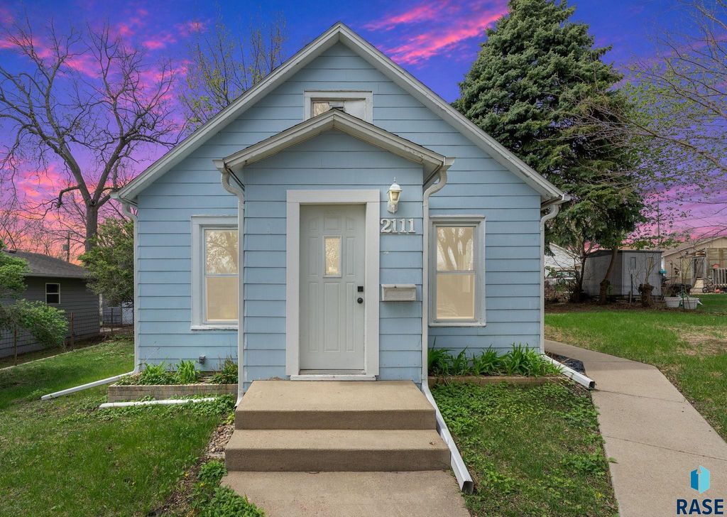 2111 S Spring Ave Avenue, Sioux Falls, SD 57105