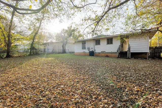 1213 S Lamar Street, Weatherford, TX 76086