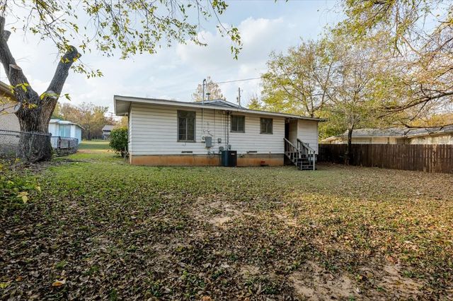 1213 S Lamar Street, Weatherford, TX 76086