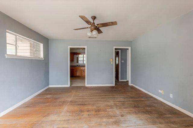 1213 S Lamar Street, Weatherford, TX 76086