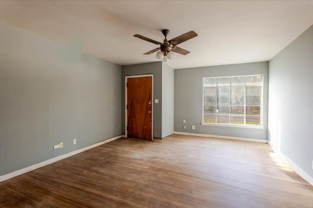 1213 S Lamar Street, Weatherford, TX 76086