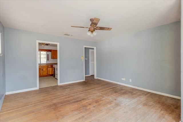 1213 S Lamar Street, Weatherford, TX 76086