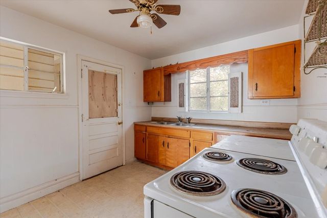 1213 S Lamar Street, Weatherford, TX 76086