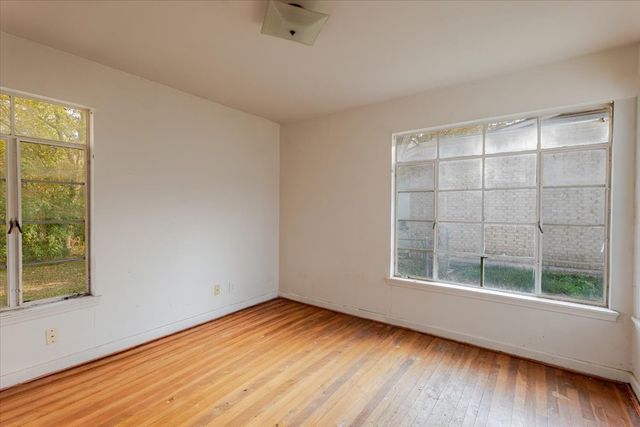 1213 S Lamar Street, Weatherford, TX 76086