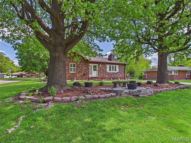 258 Norwood Place, East Alton, IL 62024