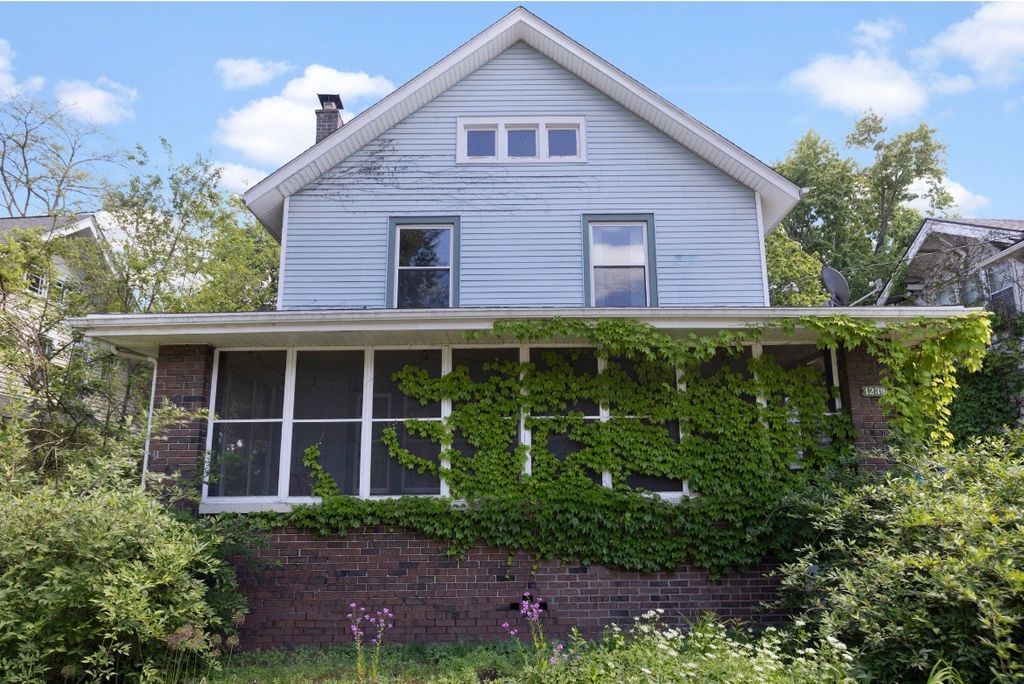 1239 Garrison Avenue, Rockford, IL 61103