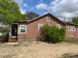 2201 Cantrell, Jourdanton, TX 78026