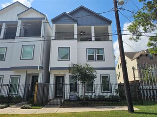 915 W 35th Street B, Houston, TX 77018