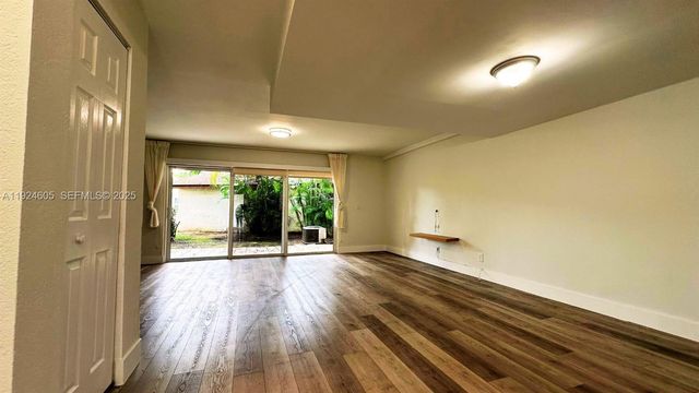 2246 Nova Village Dr ., Davie, FL 33317