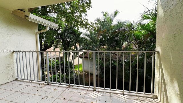 2246 Nova Village Dr ., Davie, FL 33317