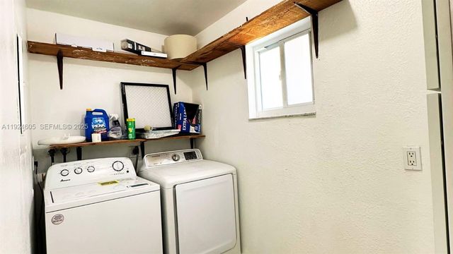 2246 Nova Village Dr ., Davie, FL 33317