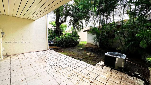 2246 Nova Village Dr ., Davie, FL 33317