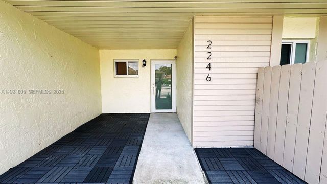 2246 Nova Village Dr ., Davie, FL 33317