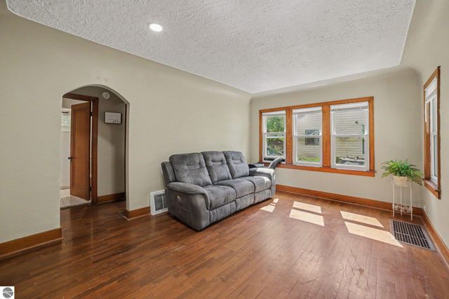 402 E May Street, Mt Pleasant, MI 48858