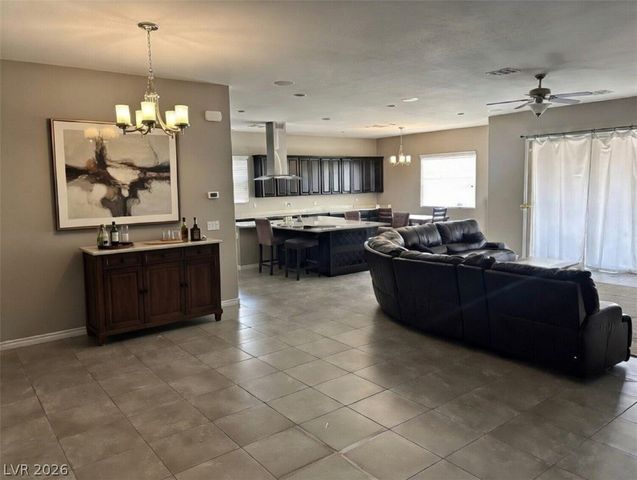 8823 Sherborne Gate Avenue, Las Vegas, NV 89148