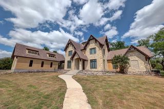 1104-B Lois St, Kerrville, TX 78028