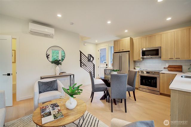 7341 California Avenue SW, Seattle, WA 98136