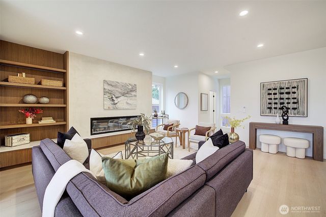 7341 California Avenue SW, Seattle, WA 98136