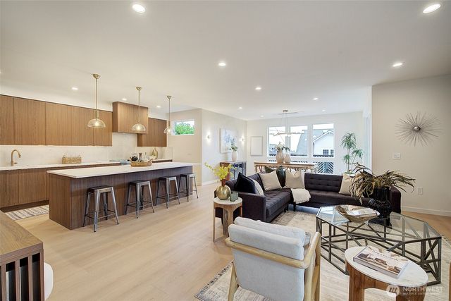 7341 California Avenue SW, Seattle, WA 98136