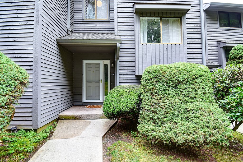 298 Conestoga Way 298, Glastonbury, CT 06033