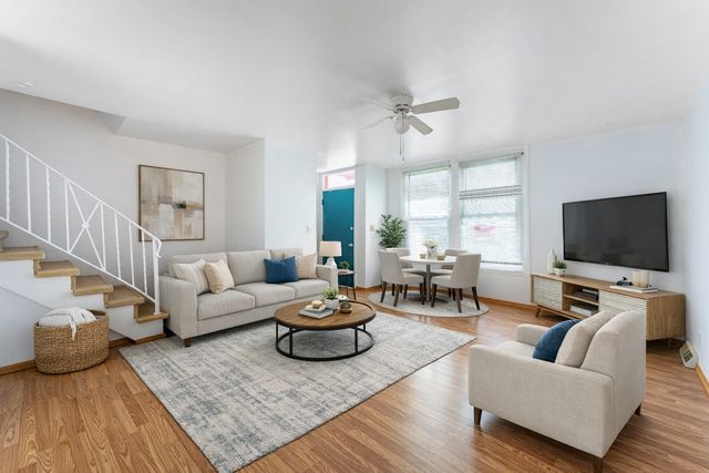 1370 Fargo Avenue E, Des Plaines, IL 60018