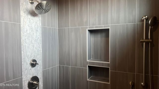 351 Trillium Tr, Lenoir City, TN 37771