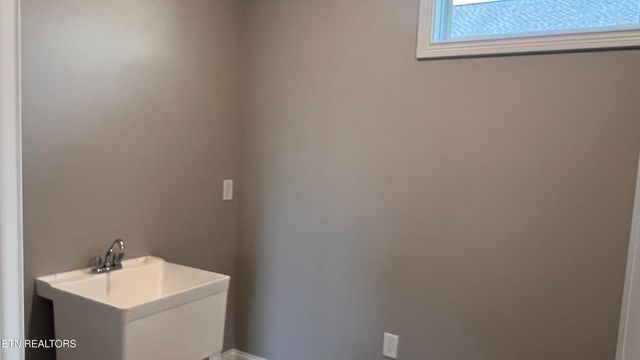 351 Trillium Tr, Lenoir City, TN 37771