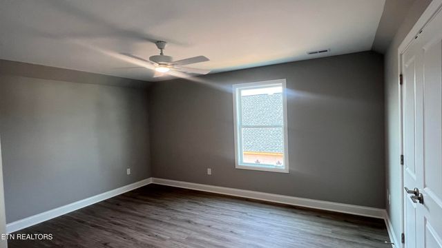 351 Trillium Tr, Lenoir City, TN 37771