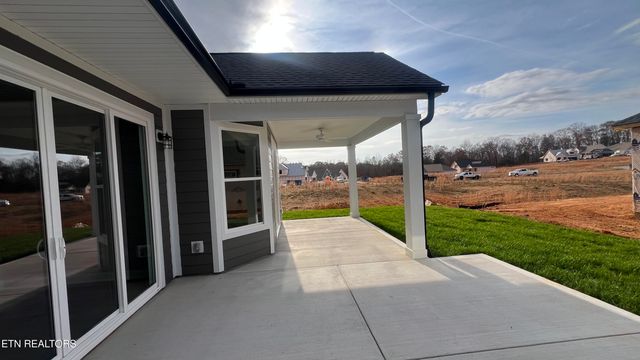 351 Trillium Tr, Lenoir City, TN 37771