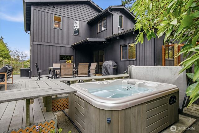 11907 103rd Avenue SW, Vashon, WA 98070