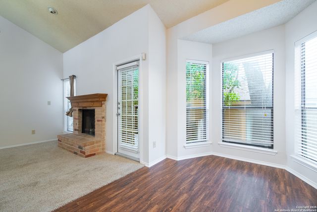 6404 Brook Cv, San Antonio, TX 78240