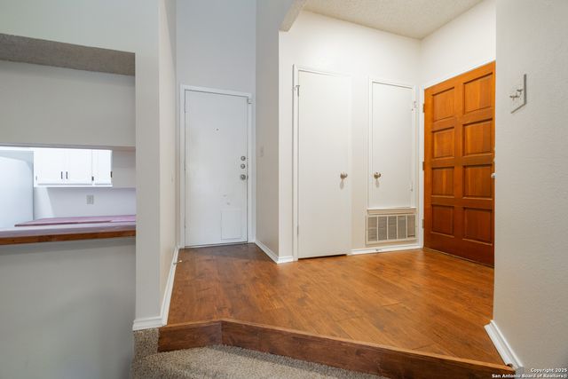 6404 Brook Cv, San Antonio, TX 78240