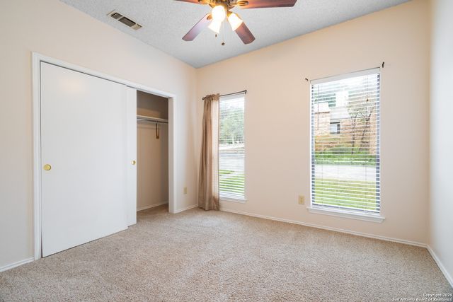 6404 Brook Cv, San Antonio, TX 78240