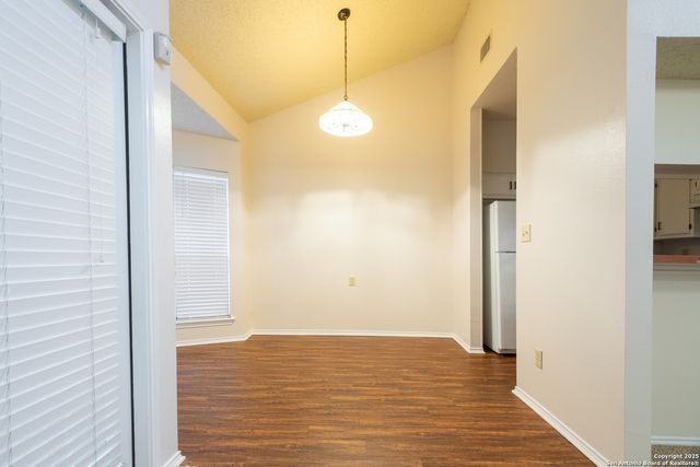 6404 Brook Cv, San Antonio, TX 78240