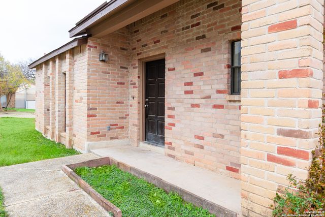 6404 Brook Cv, San Antonio, TX 78240