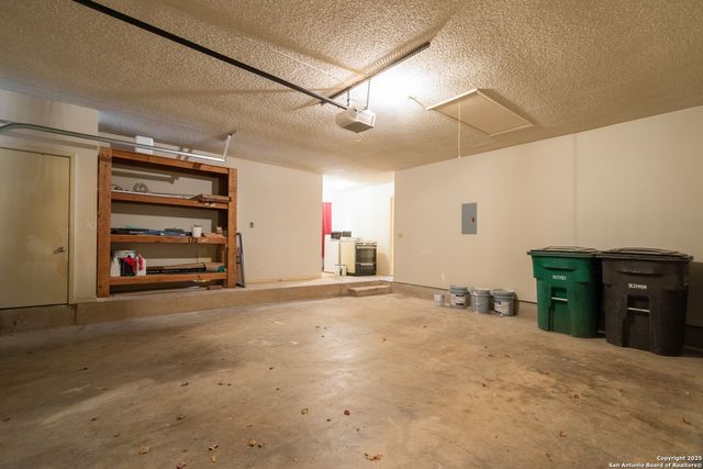 6404 Brook Cv, San Antonio, TX 78240