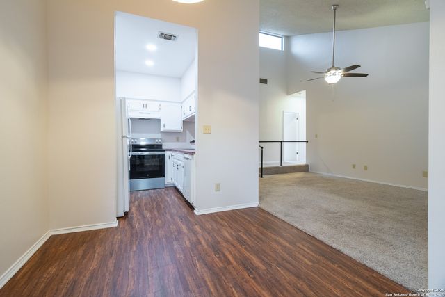 6404 Brook Cv, San Antonio, TX 78240