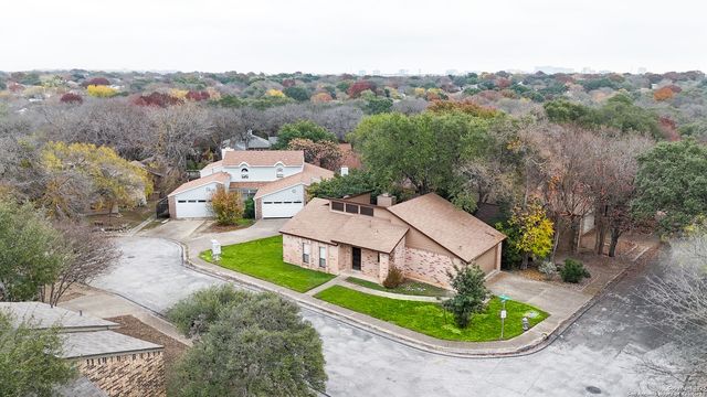 6404 Brook Cv, San Antonio, TX 78240