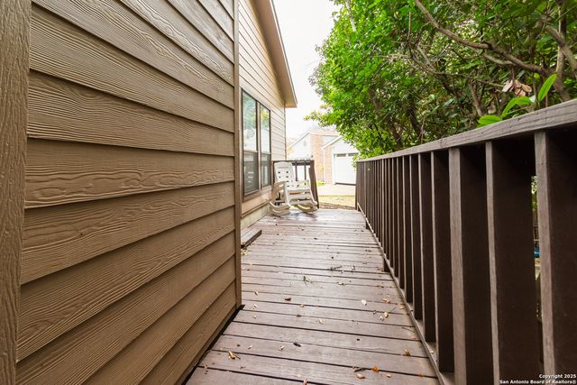 6404 Brook Cv, San Antonio, TX 78240