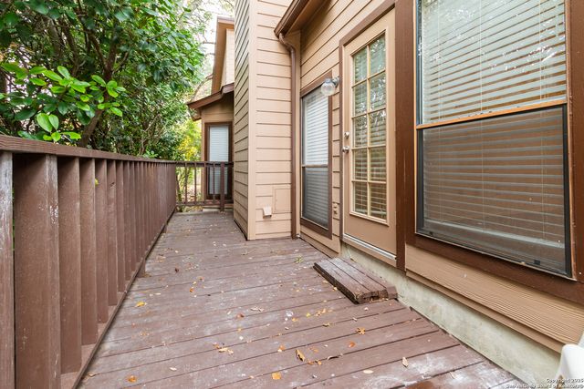 6404 Brook Cv, San Antonio, TX 78240